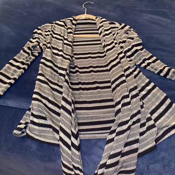 Gianni Bini open lightweight cardigan size small - Picture 13 of 15